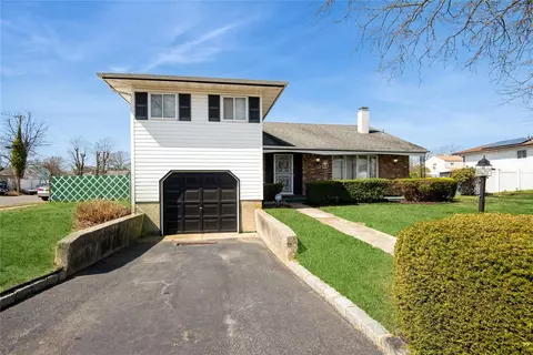 256 Leaf Ave, Central Islip, NY 11722