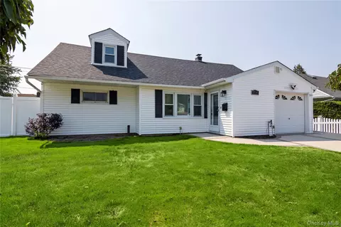 3554 Martha Blvd, Bethpage, NY 11714