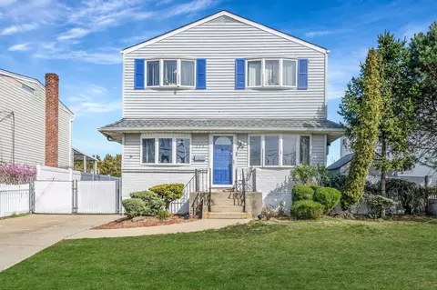 175 Clement Ave, Meacham, NY 11003