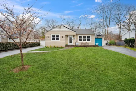 15 Hopes Ave, Holtsville, NY 11742