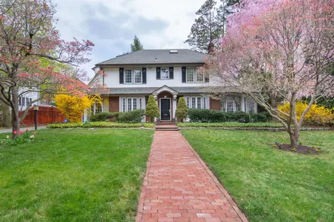 146 Pondfield Rd W, Yonkers, NY 10708