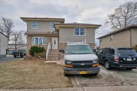 231 New York Ave, North Hempstead, NY 11590