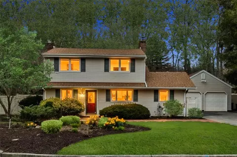 138 Weinmann Blvd, Melville, NY 11747