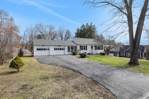 127 Cavo Dr, Poughkeepsie, NY 12603