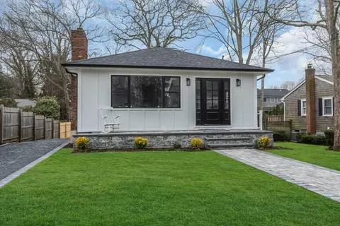 83 Kensington Ave, Bayport, NY 11705