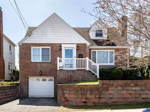 18 Cypress Ave, North Hempstead, NY 11050