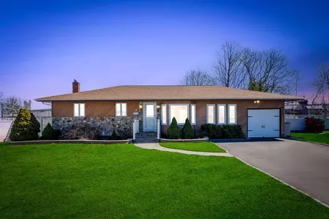 9 Ruth Blvd, Commack, NY 11725