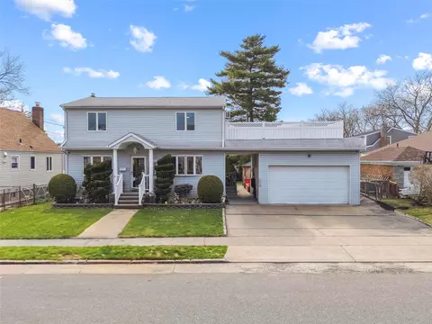 110 Norman St, North Hempstead, NY 11040