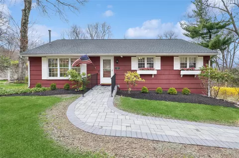 464 Christian Herald Rd, Clarkstown, NY 10989