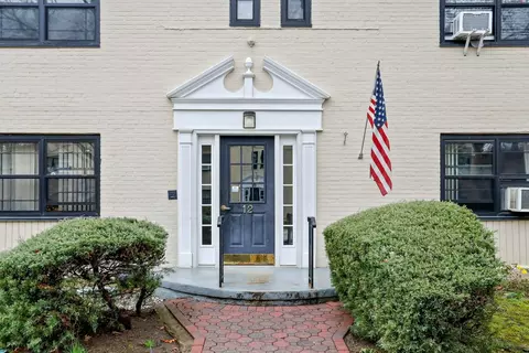 12 Field End Ln #1, Eastchester, NY 10709