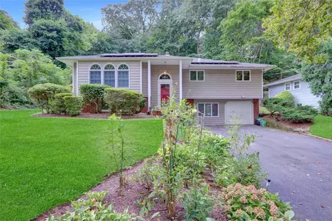 57 Cliftwood Dr, Huntington, NY 11743