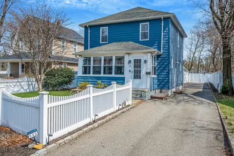 122 Broadway, Greenlawn, NY 11740