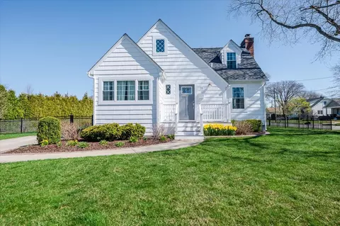 25 Anita Pl, Amityville, NY 11701