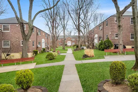 57-45 Marathon Pkwy #UPPR, Little Neck, NY 11362