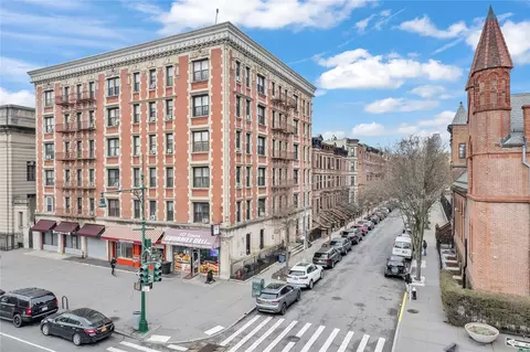 100 W 121 St #61, New York, NY 10027
