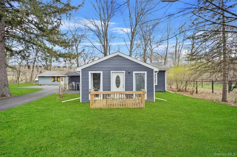 16 Titus Rd, Poughkeepsie, NY 12603
