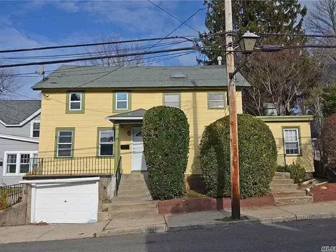 29 2nd Ave, North Hempstead, NY 11050