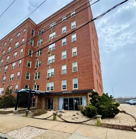 560 W Broadway #5K, Long Beach, NY 11561