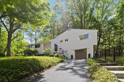 41 Carla Ln, Greenburgh, NY 10533