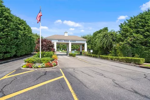 218 Miro Pl, North Hempstead, NY 11050