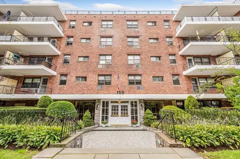 150 S Ocean Ave #4-H, Freeport, NY 11520