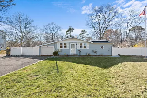 1117 Nugent Ave, Bay Shore, NY 11706