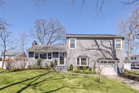 225 Toronto Ave, Massapequa, NY 11758