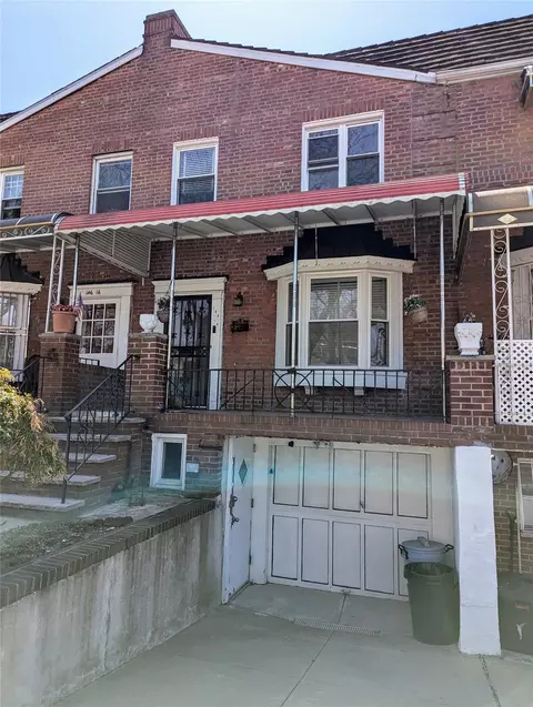 146-14 61 Rd, Flushing, NY 11367