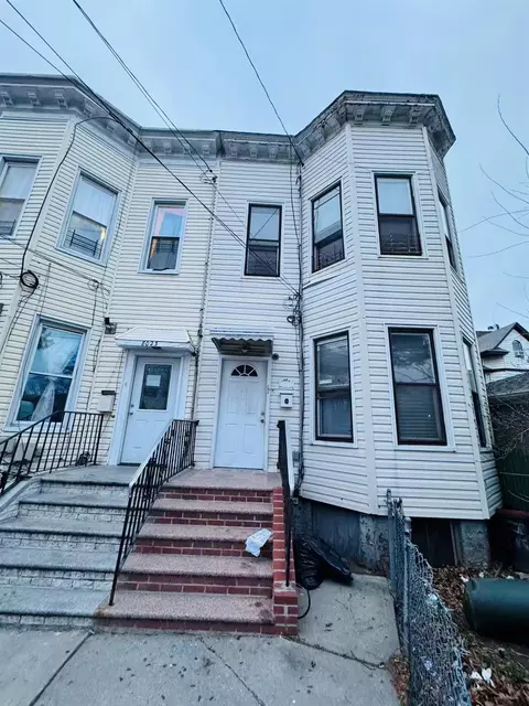80-25 86 Rd, New York, NY 11421