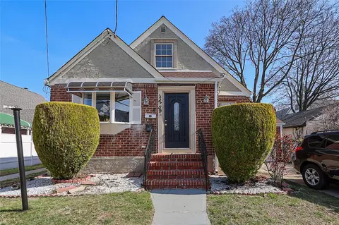 11259 Mayville St, New York, NY 11412