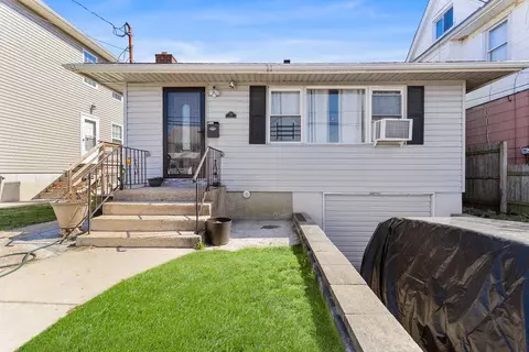 26 California Ave, Hempstead, NY 11550