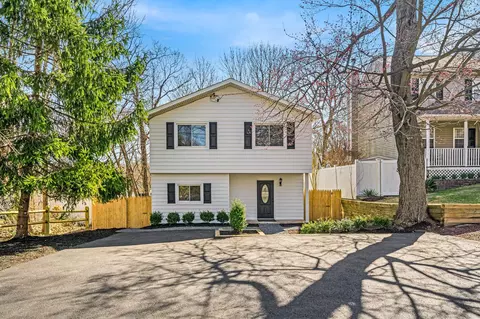61 Zenith Rd, Rocky Point, NY 11778