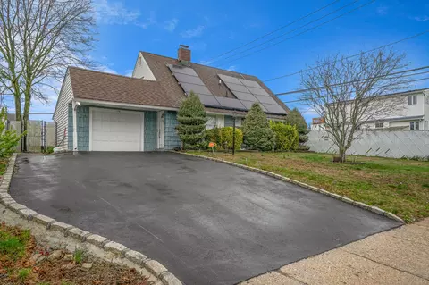173 Bloomingdale Rd, Levittown, NY 11756