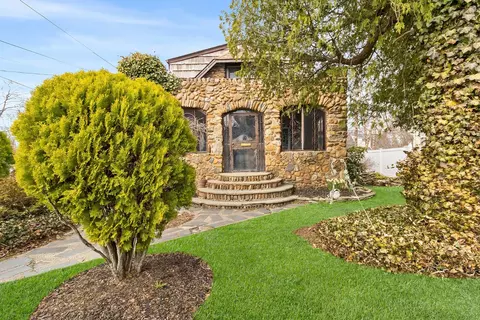 147 N Hickory St, Massapequa, NY 11758