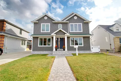 48 2nd St, North Hempstead, NY 11040