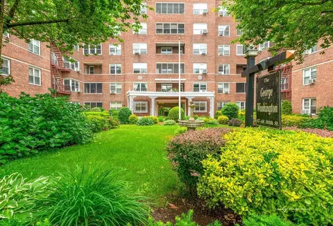 67-66 108th St #D31, New York, NY 11375