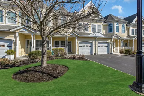 504 Emily Dr, Patchogue, NY 11772
