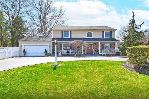 42 Campbell Dr, Dix Hills, NY 11746