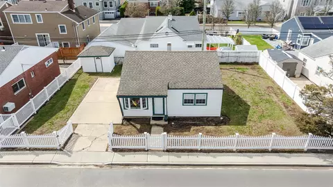 65 Boyd St, Long Beach, NY 11561