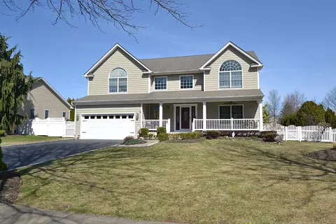 21 Franciscan Ln, Smithtown, NY 11787