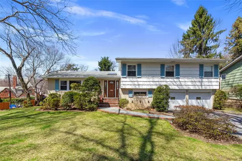 22 Russell Woods Rd, North Hempstead, NY 11021