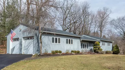1 Blossom Rd, Ramapo, NY 10901