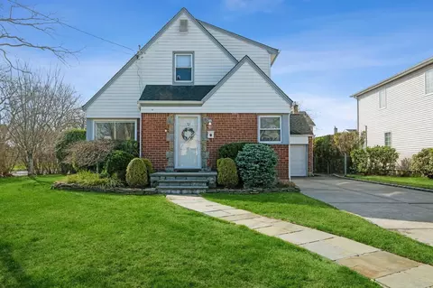 52 Baxter Ave, North Hempstead, NY 11040