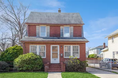 628 6th Ave, New Hyde Park, NY 11040