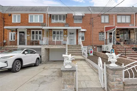 61-36 69th Ln, New York, NY 11379