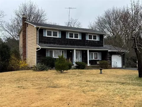25 Camille Ln, Brookhaven, NY 11772