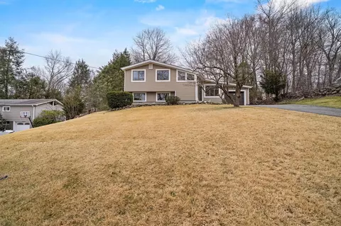 2822 Walker Dr, Yorktown, NY 10598