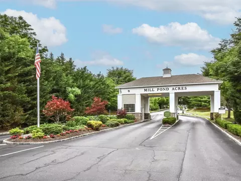 83 Pond View Drive Lower Dr UNIT NORTH, Port Washington, NY 11050
