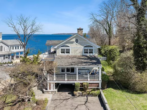 356 Bay Ave, Huntington, NY 11743