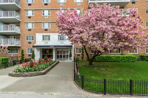 39-65 52nd St #7J, New York, NY 11377